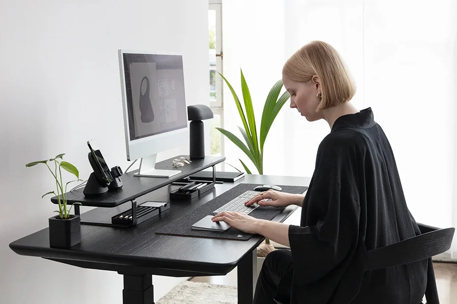 Oakywood's Stylish Adjustable Standing Desk